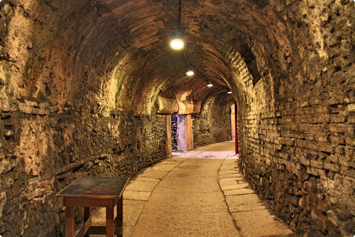 catacombes in paris