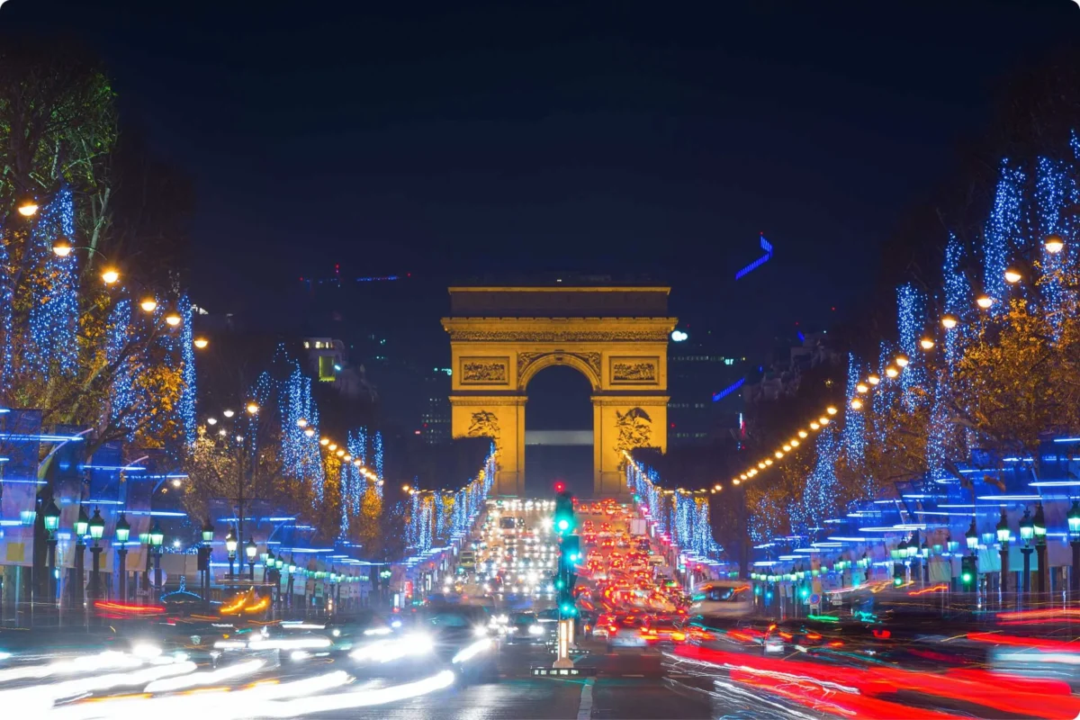 christmas with arc d' triomphe in the background